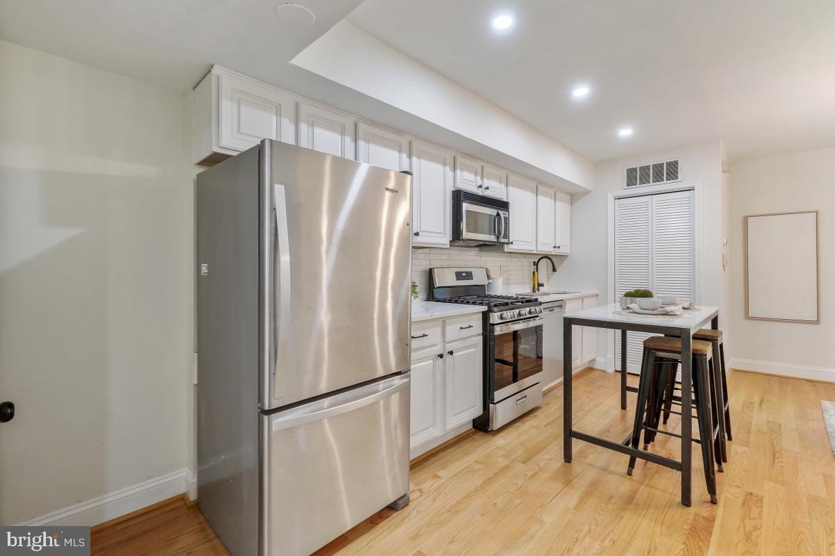 415 17th Street Southeast Washington, DC 20003 - Photo 8 of 38 Gallery Image 8