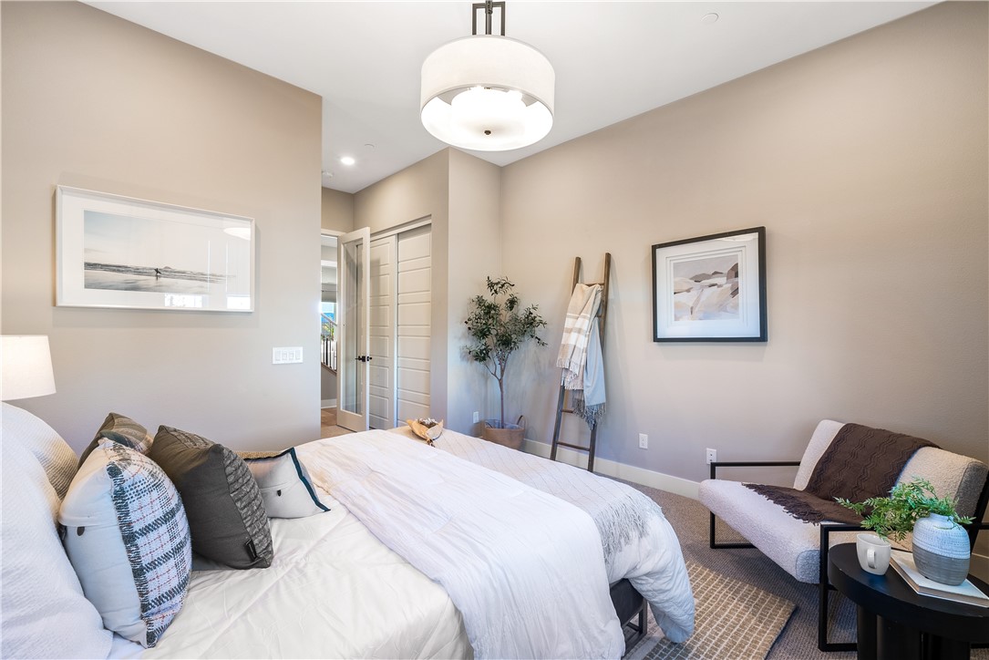 28414 Old Spgs Road Castaic, CA 91384 - Photo 21 of 62 Downstairs bedroom