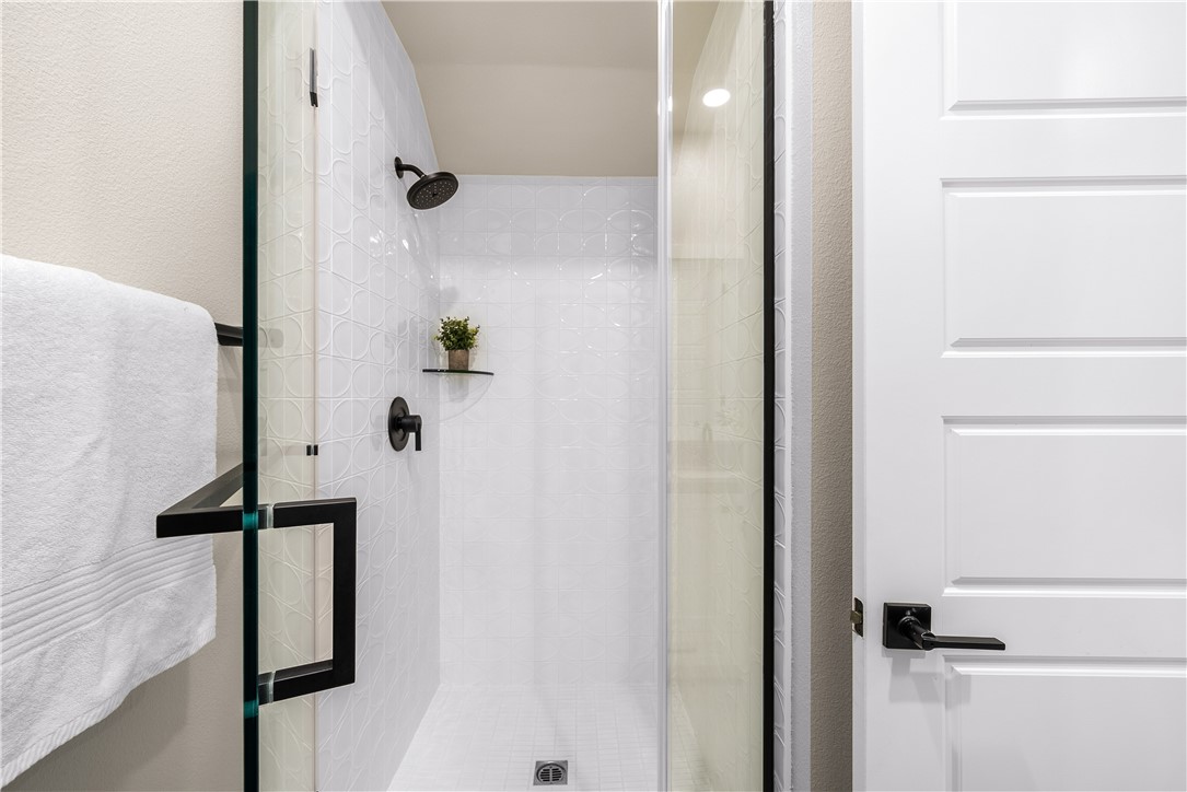 28414 Old Spgs Road Castaic, CA 91384 - Photo 23 of 62 Downstairs bathroom