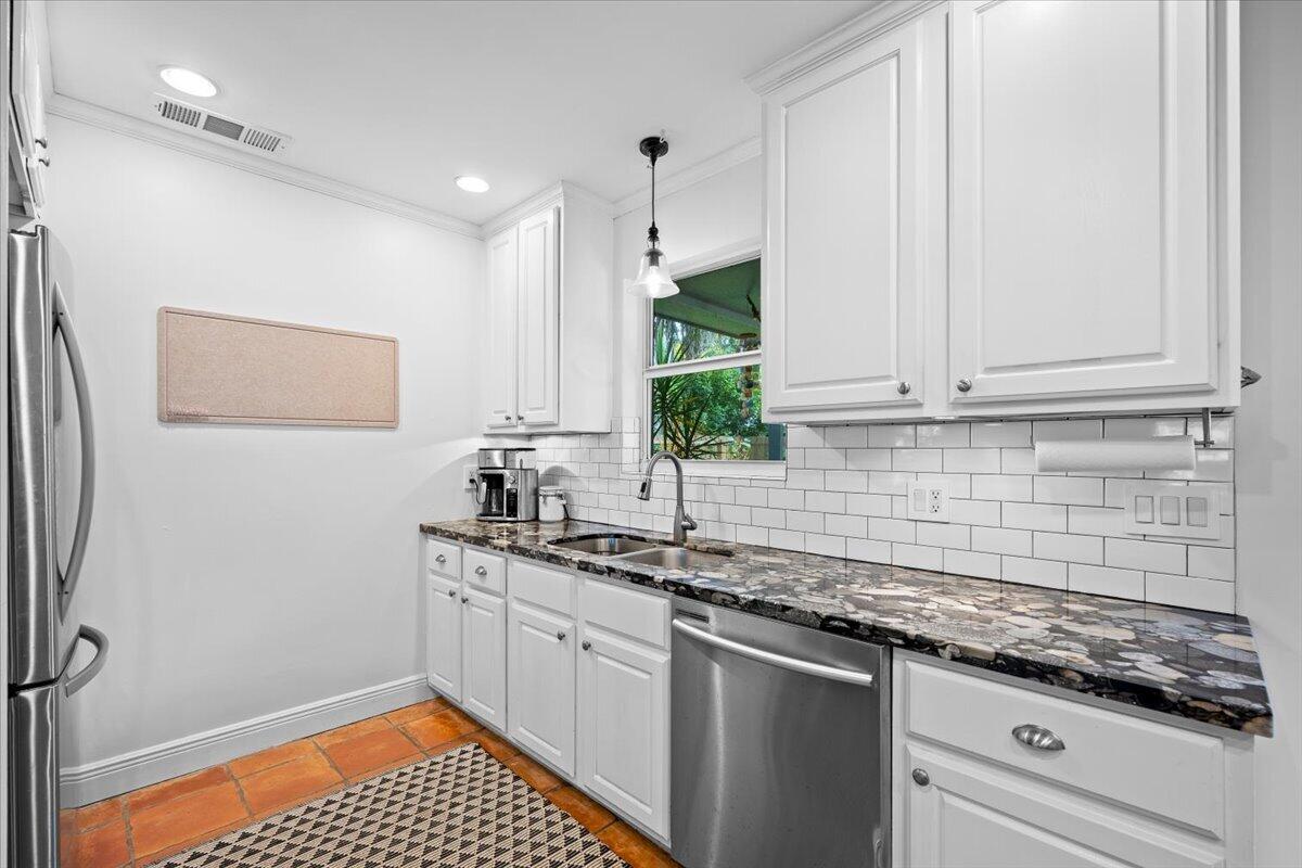 710 Cree Street Jupiter, FL 33458 - Photo 9 of 26 Kitchen