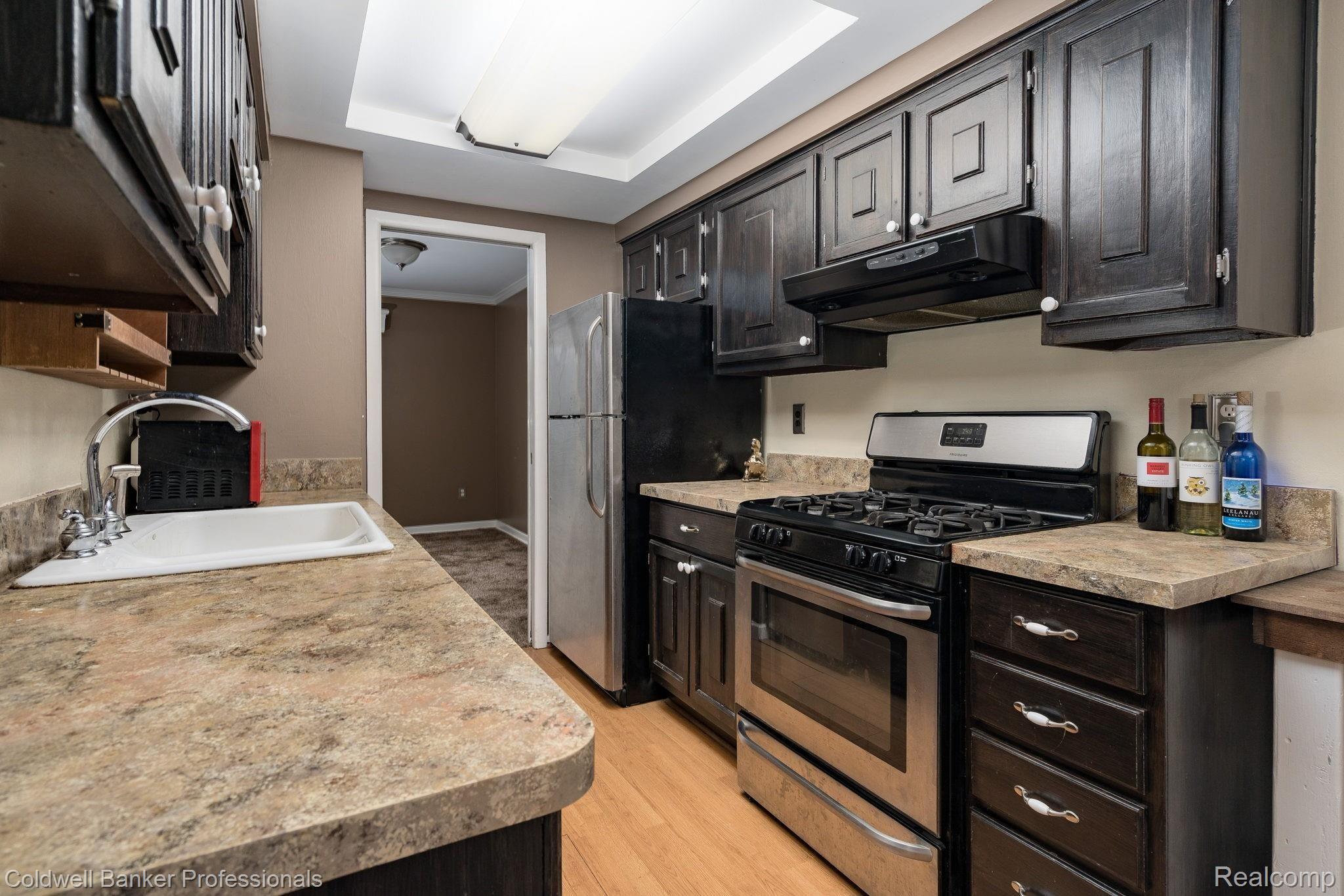 615 Oakbrook West, Unit 11 Rochester, MI 48307 - Photo 10 of 27 10-web-or-mls-615-Oakbrook-West-10.jpg