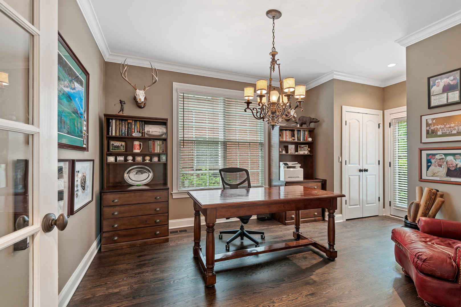 700 Harvard Street Wilmette, IL 60091 - Photo 20 of 50 a view of a livingroom with furniture and window