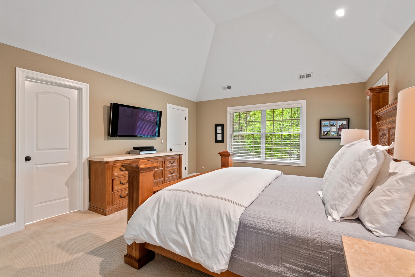 700 Harvard Street Wilmette, IL 60091 - Photo 24 of 50 a bedroom with a bed and a flat screen tv