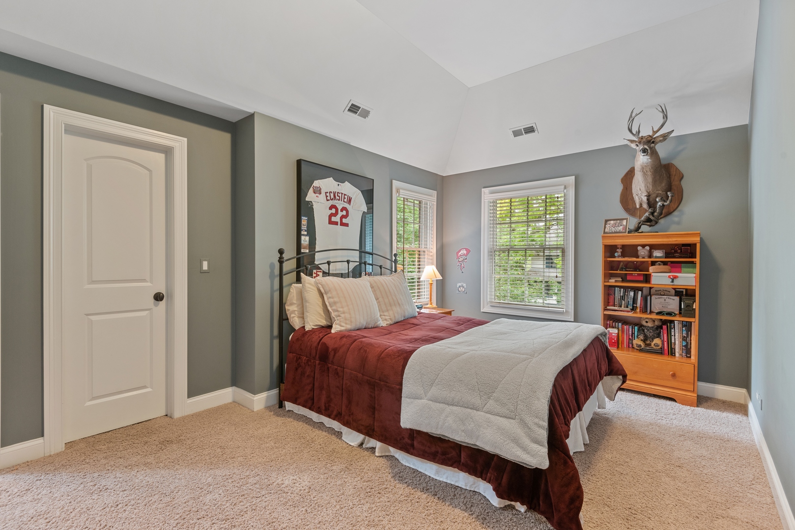 700 Harvard Street Wilmette, IL 60091 - Photo 30 of 50 a bedroom with a bed and a window