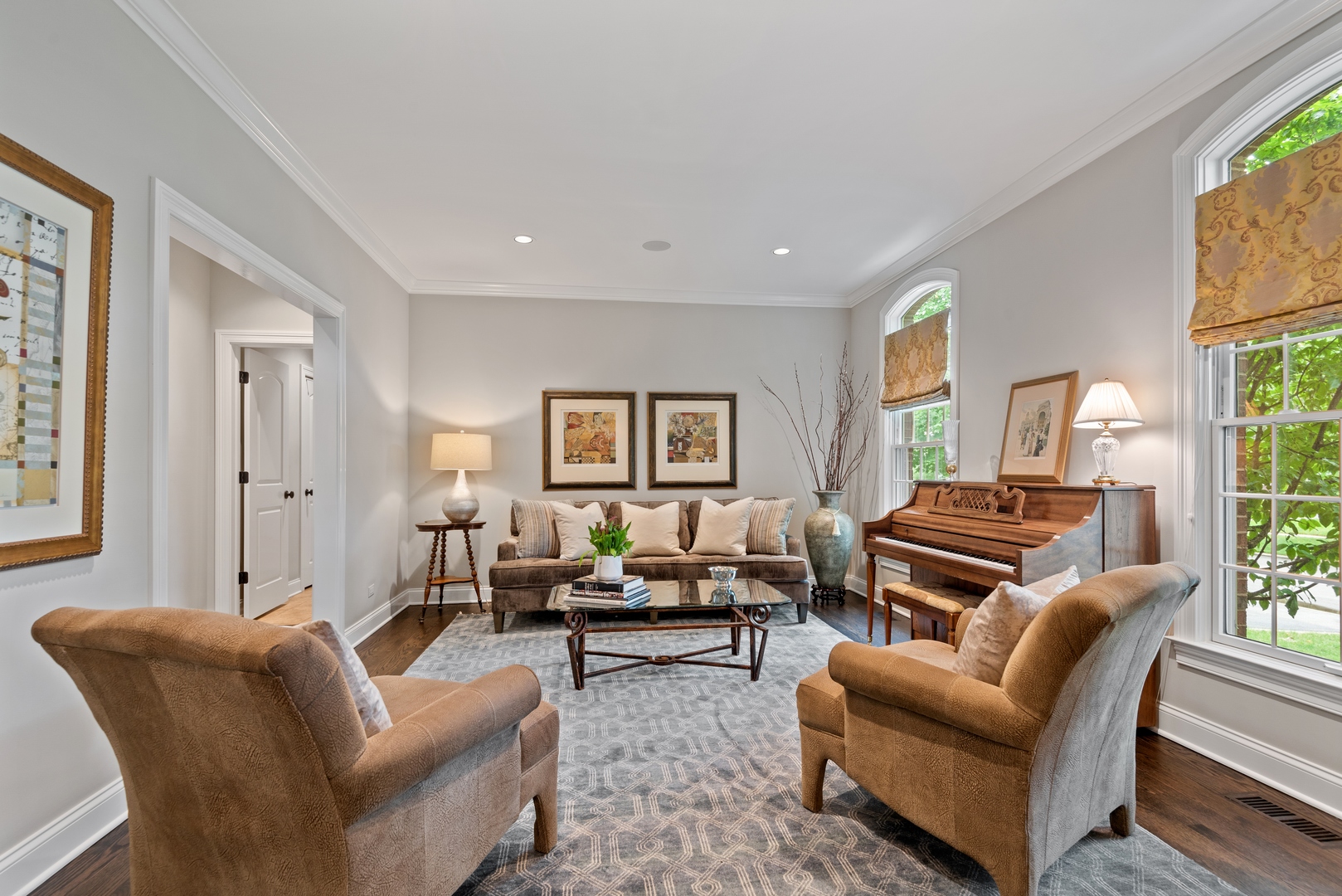 700 Harvard Street Wilmette, IL 60091 - Photo 4 of 50 a living room with furniture and a window