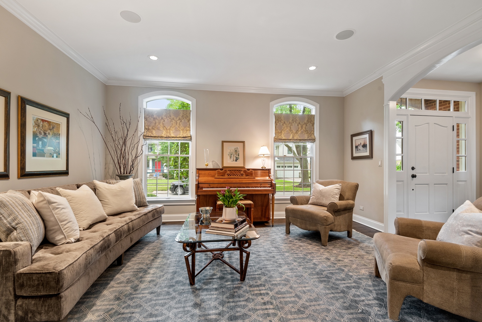 700 Harvard Street Wilmette, IL 60091 - Photo 5 of 50 a living room with furniture and a fireplace