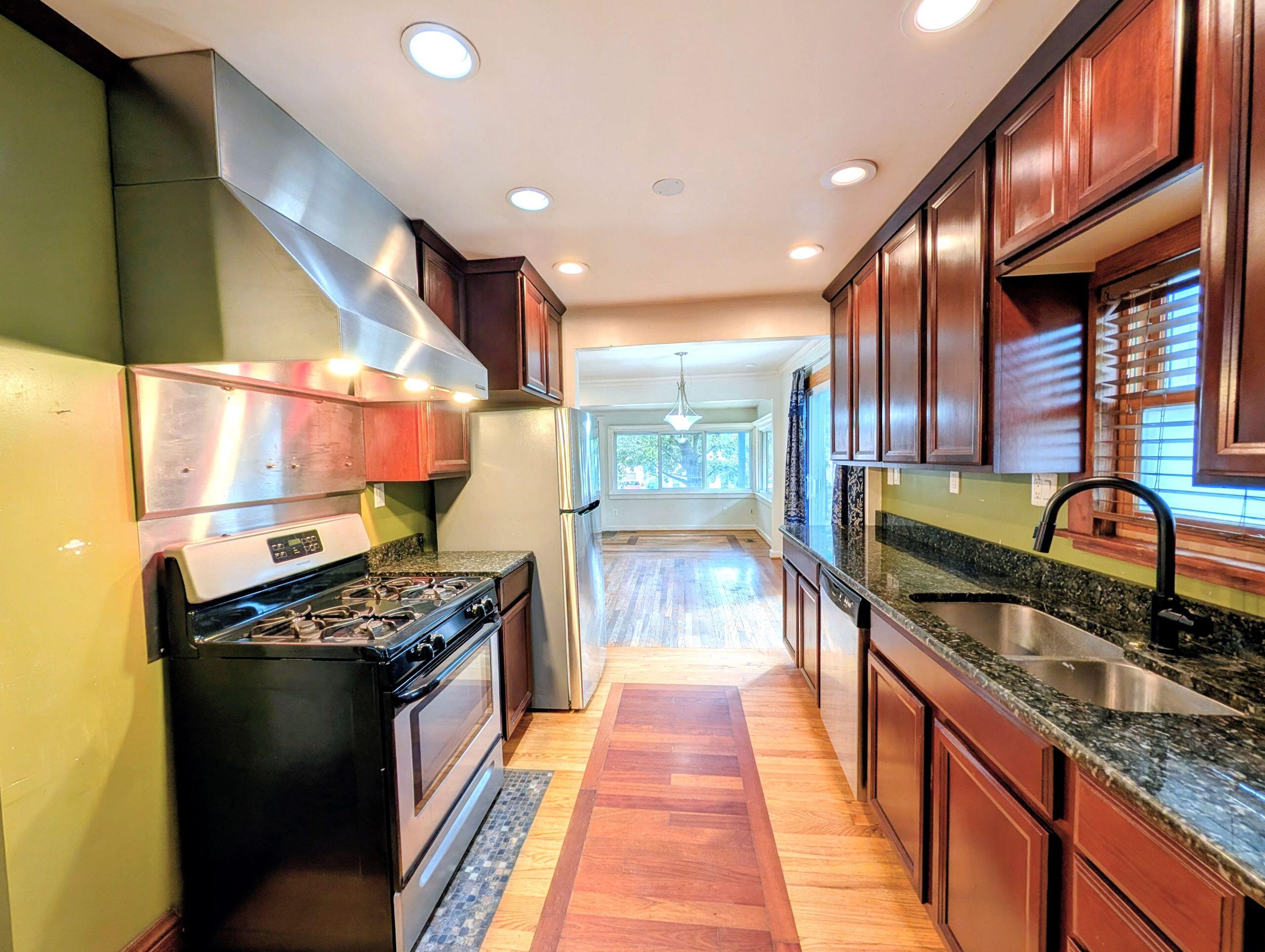 3918 Mapleleaf Road Waterford, MI 48328 - Photo 9 of 52 Kitchen