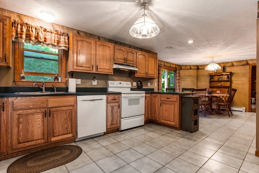 12 Tower Hill Road Oxford, MA 01540 - Photo 3 of 28 Gallery Image 3