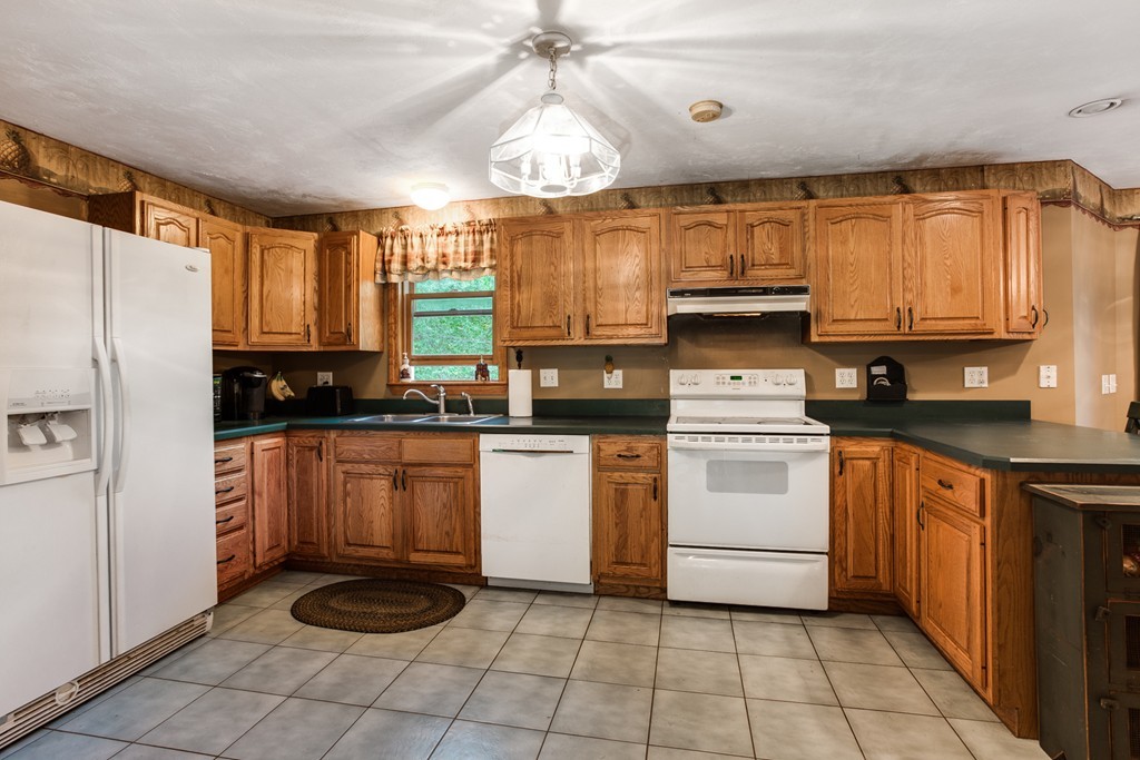 12 Tower Hill Road Oxford, MA 01540 - Photo 4 of 28 Gallery Image 4