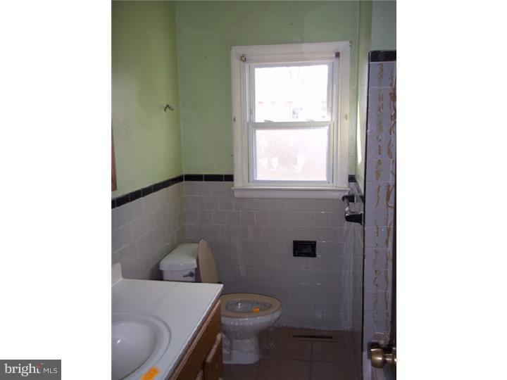 1605 Nathaniel Mitchell Road Dover, DE 19904 - Photo 20 of 25 Bathroom