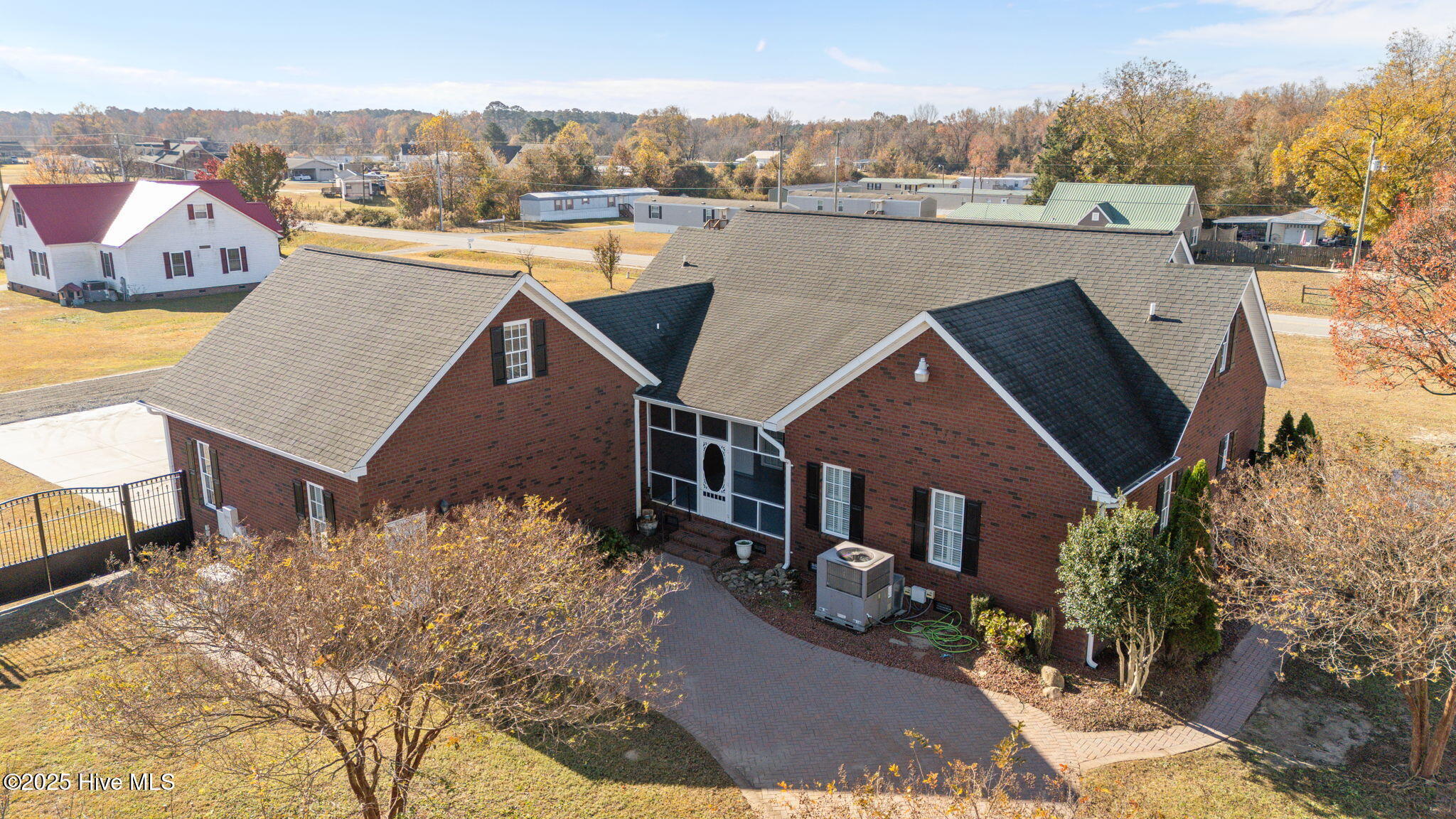 191 Jesse T Bryan Road Kinston, NC 28504 - Photo 10 of 55 10-web-or-mls-DJI_20251118100052_0988_D