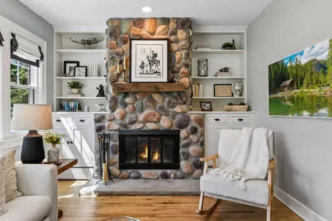 $750,000 | 5685 Howards Point Road, Excelsior, MN 55331