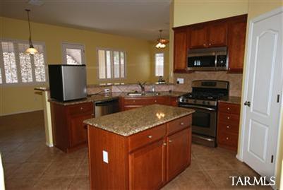 1005 South Seldon Place Vail, AZ 85641 - Photo 2 of 13