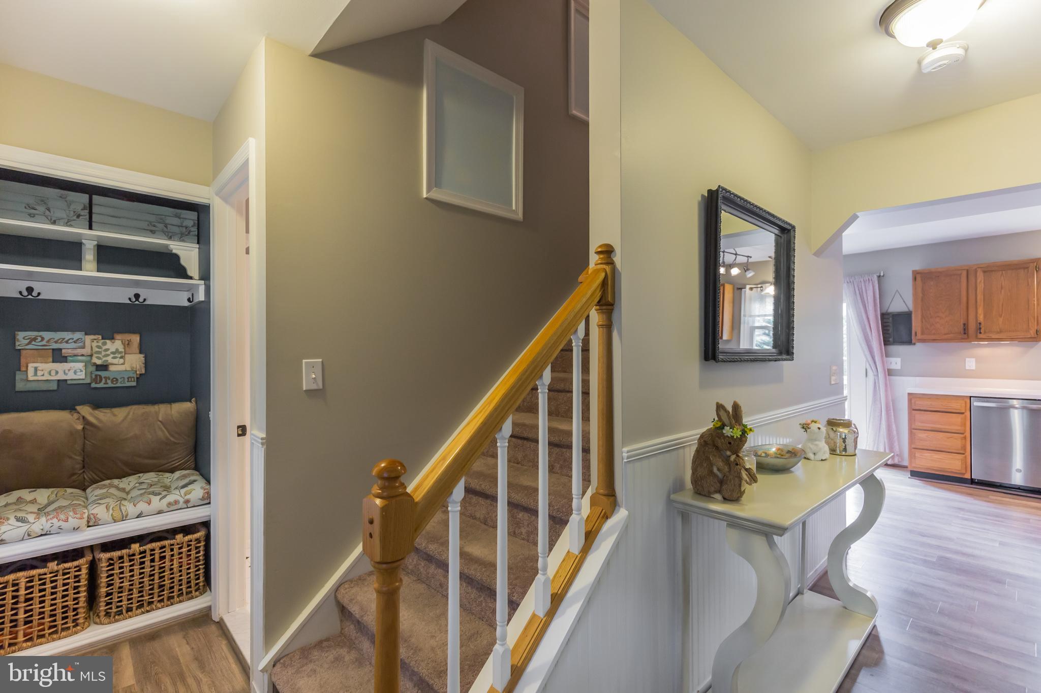 980 Bowie Shop Road Huntingtown, MD 20639 - Photo 7 of 30 Foyer and drop zone