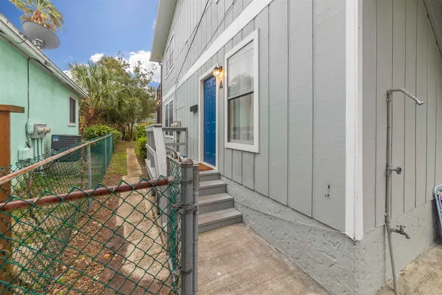 $2,075 | 207 9th Street, St. Augustine, FL 32080