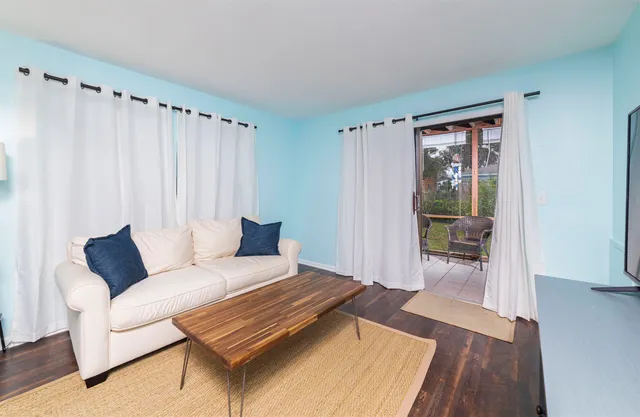 $2,075 | 207 9th Street, St. Augustine, FL 32080