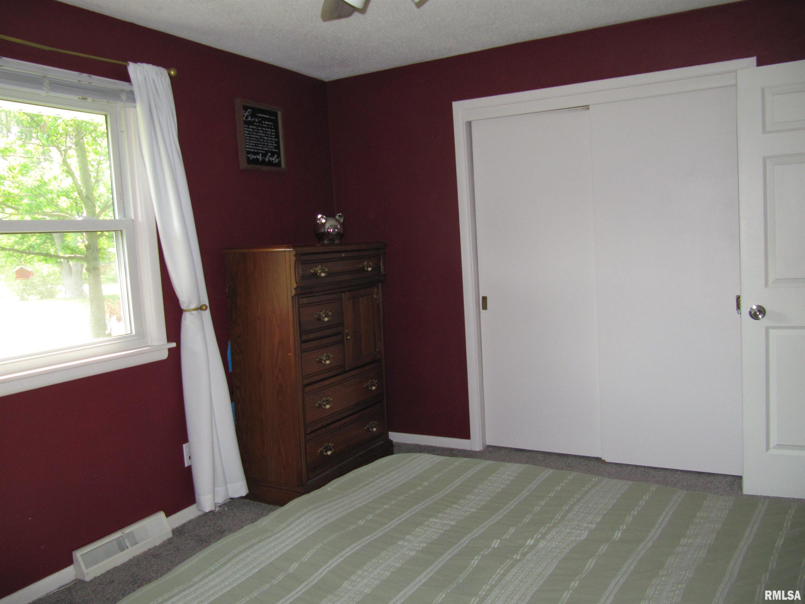 204 Sherwood Park Road Washington, IL 61571 - Photo 18 of 40 Gallery Image 18