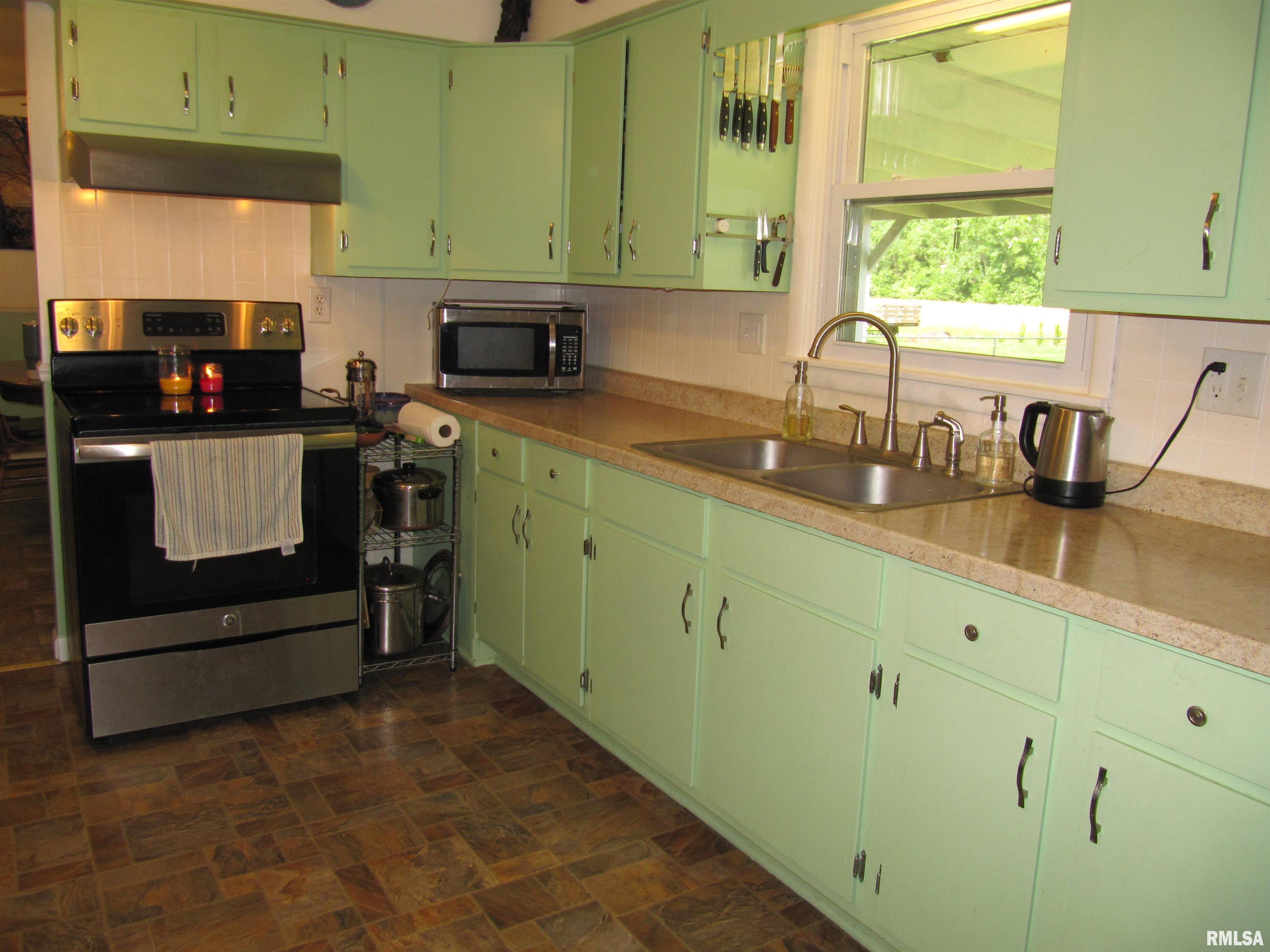 204 Sherwood Park Road Washington, IL 61571 - Photo 39 of 40 Gallery Image 39