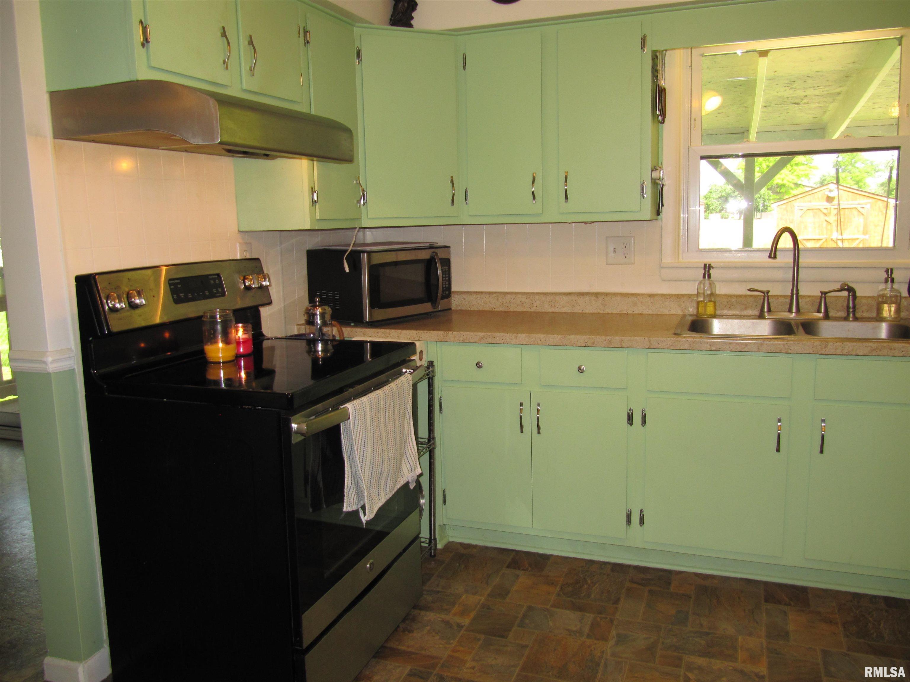 204 Sherwood Park Road Washington, IL 61571 - Photo 40 of 40 Gallery Image 40