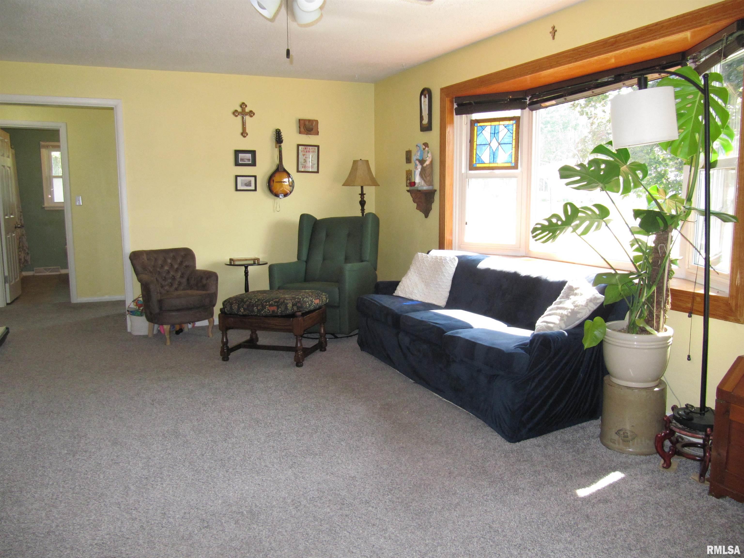 204 Sherwood Park Road Washington, IL 61571 - Photo 4 of 40 Gallery Image 4