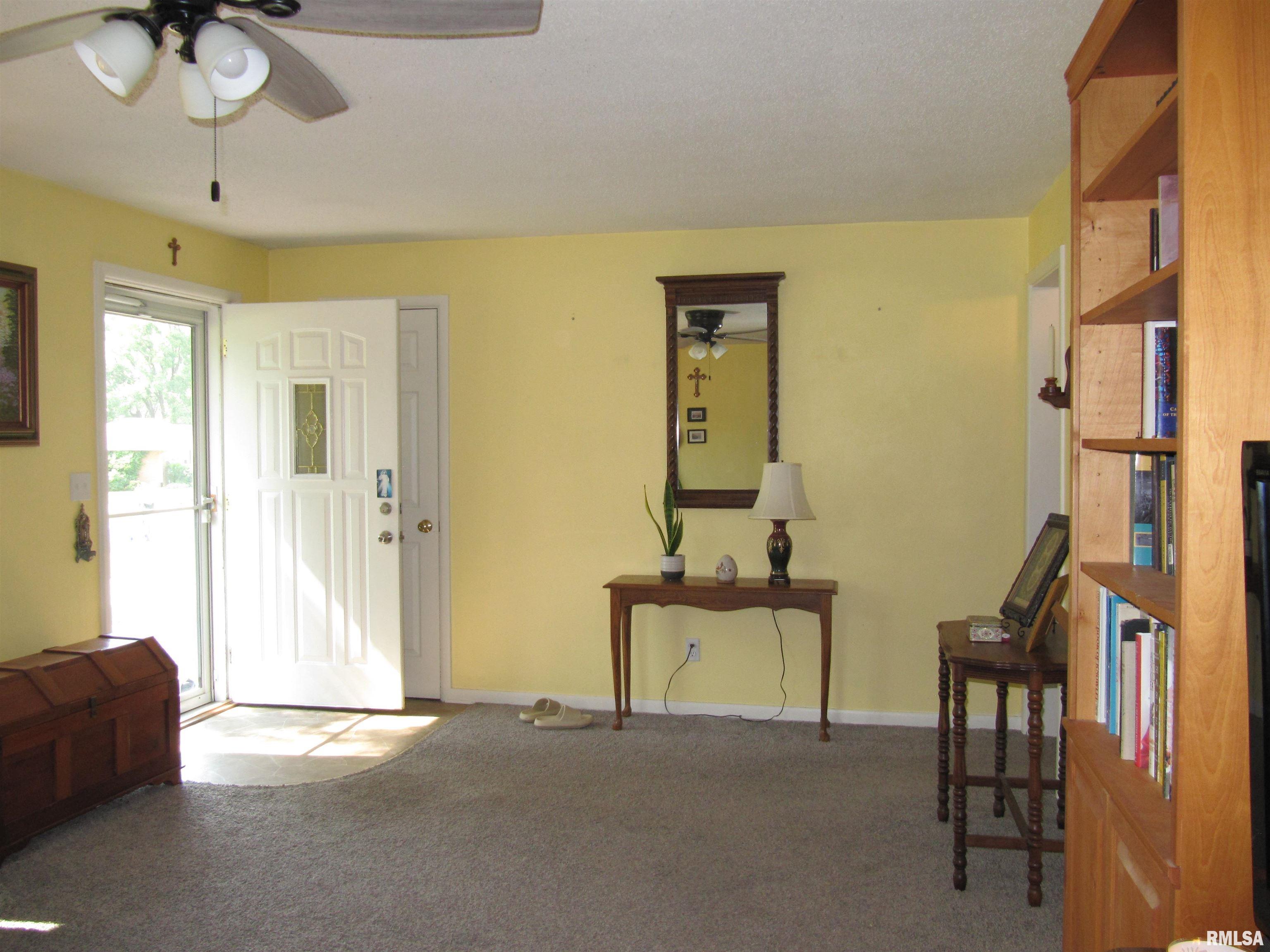 204 Sherwood Park Road Washington, IL 61571 - Photo 8 of 40 Gallery Image 8