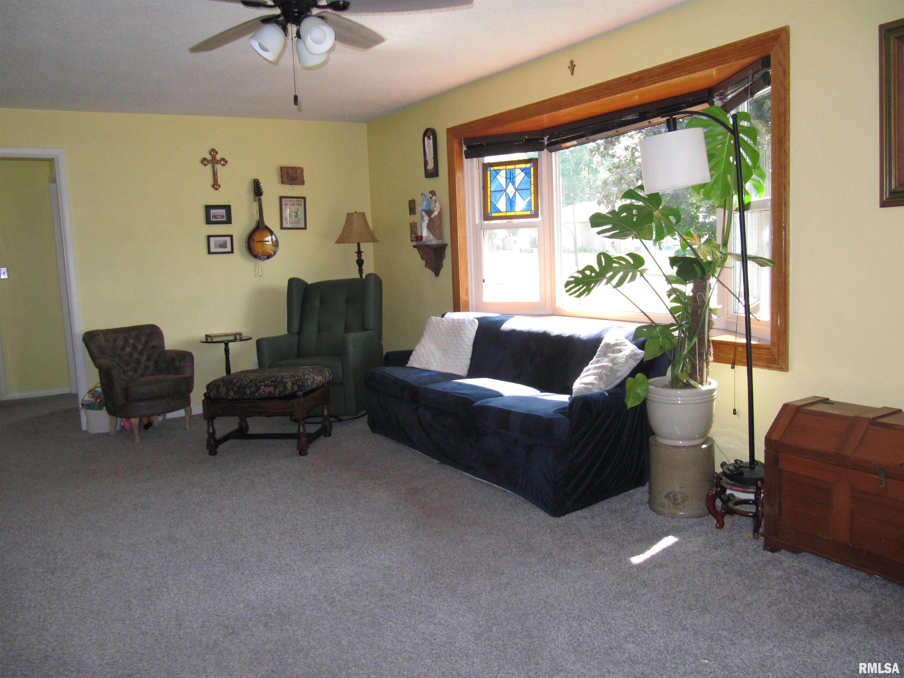 204 Sherwood Park Road Washington, IL 61571 - Photo 9 of 40 Gallery Image 9