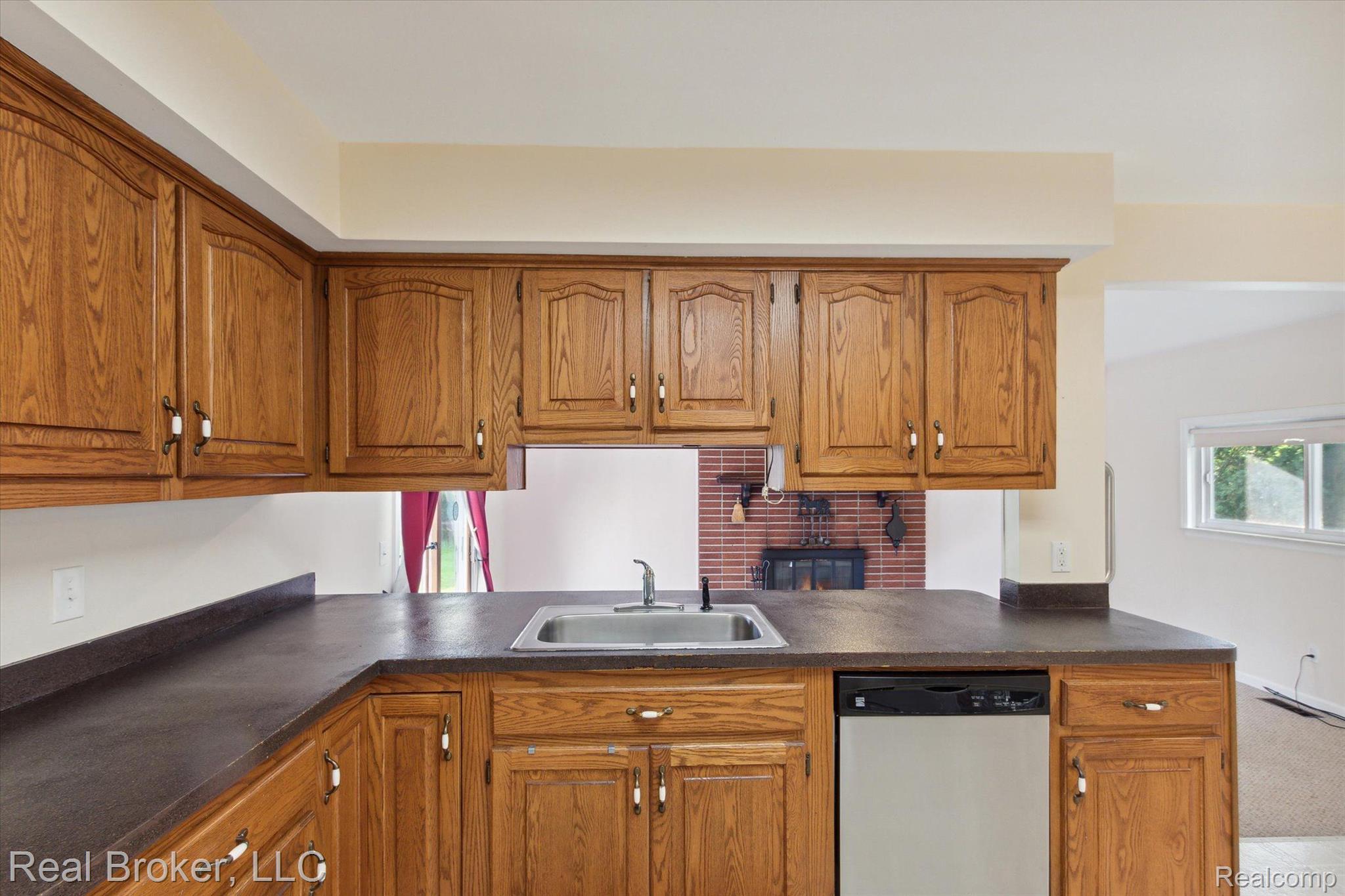 14559 Newburgh Road Livonia, MI 48154 - Photo 13 of 45 Gallery Image 13