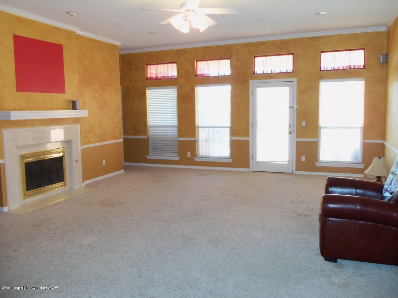 7005 Rochelle Lane Amarillo, TX 79109 - Photo 2 of 15 Living Room