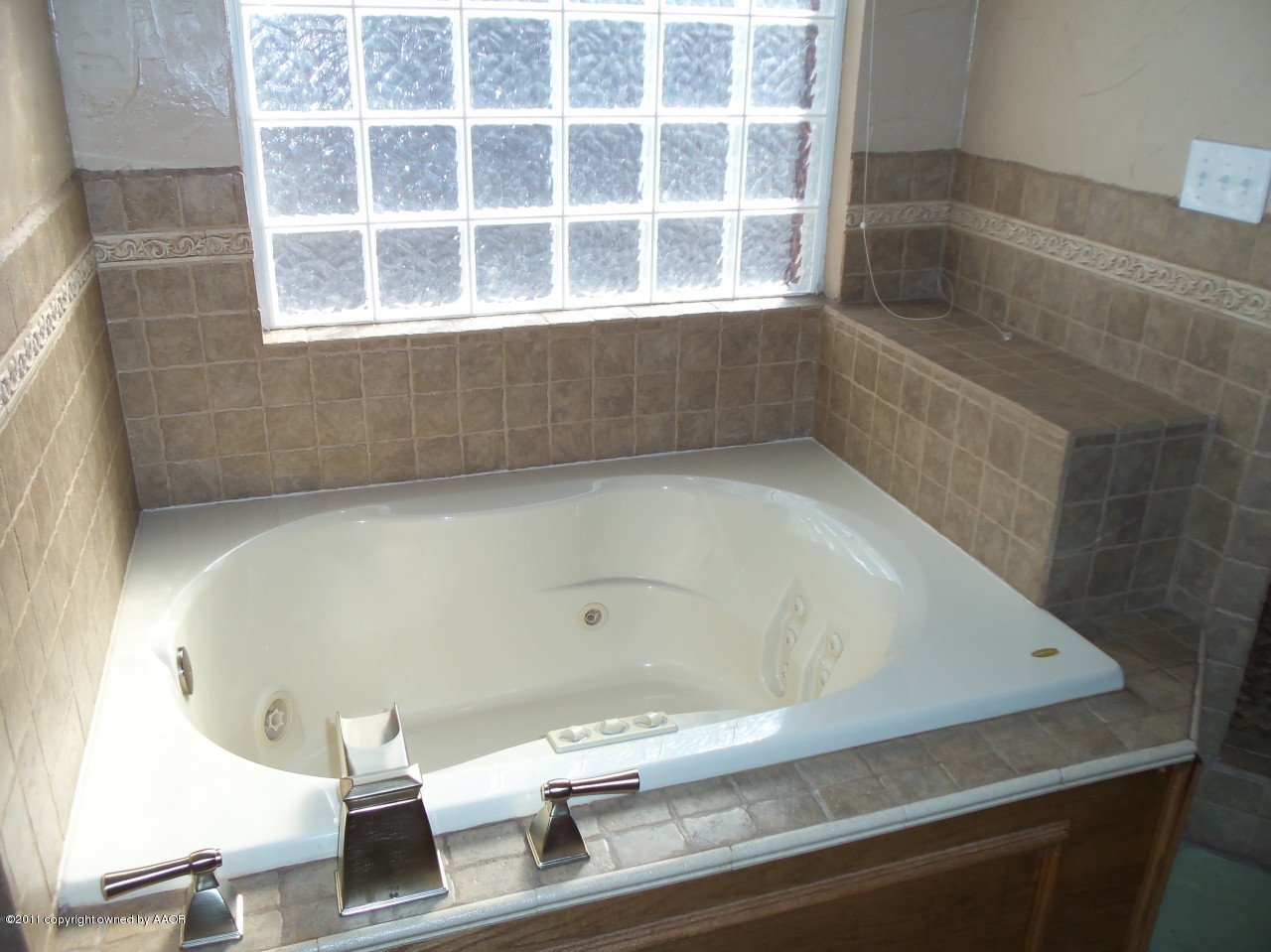 7005 Rochelle Lane Amarillo, TX 79109 - Photo 10 of 15 Spa Tub