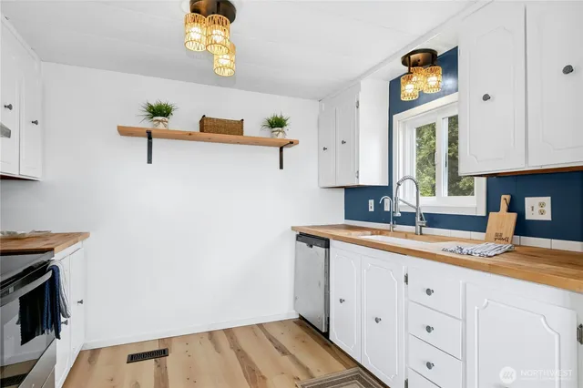 $398,900 | 760 El Toro Street, Coupeville, WA 98239