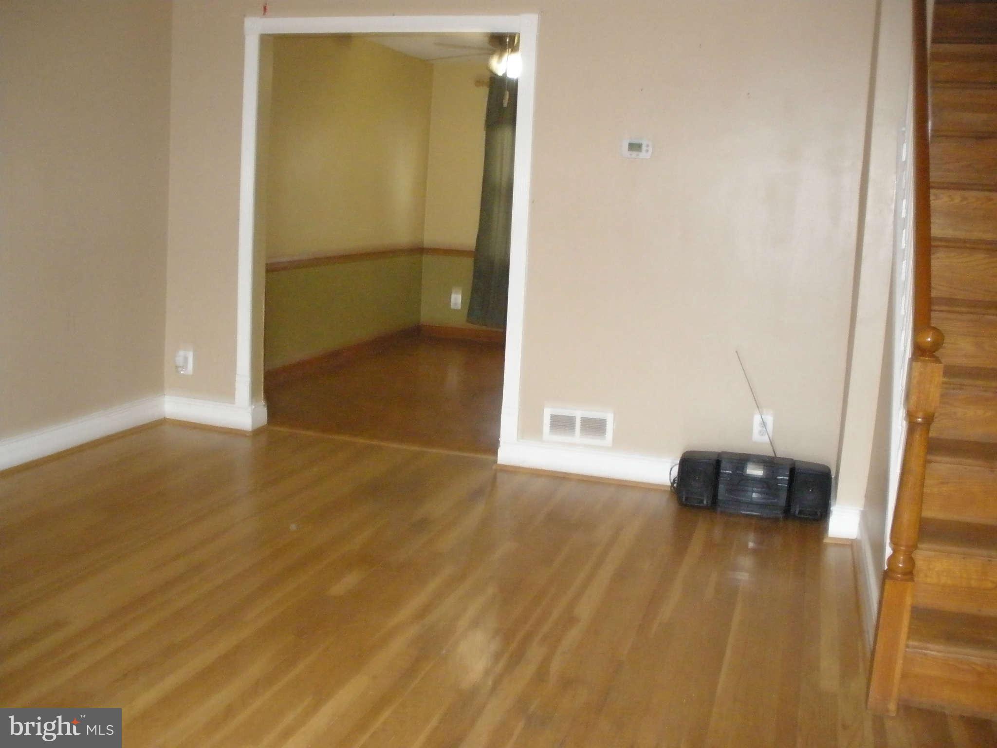 964 Arncliffe Road Baltimore, MD 21221 - Photo 2 of 16 Living Room