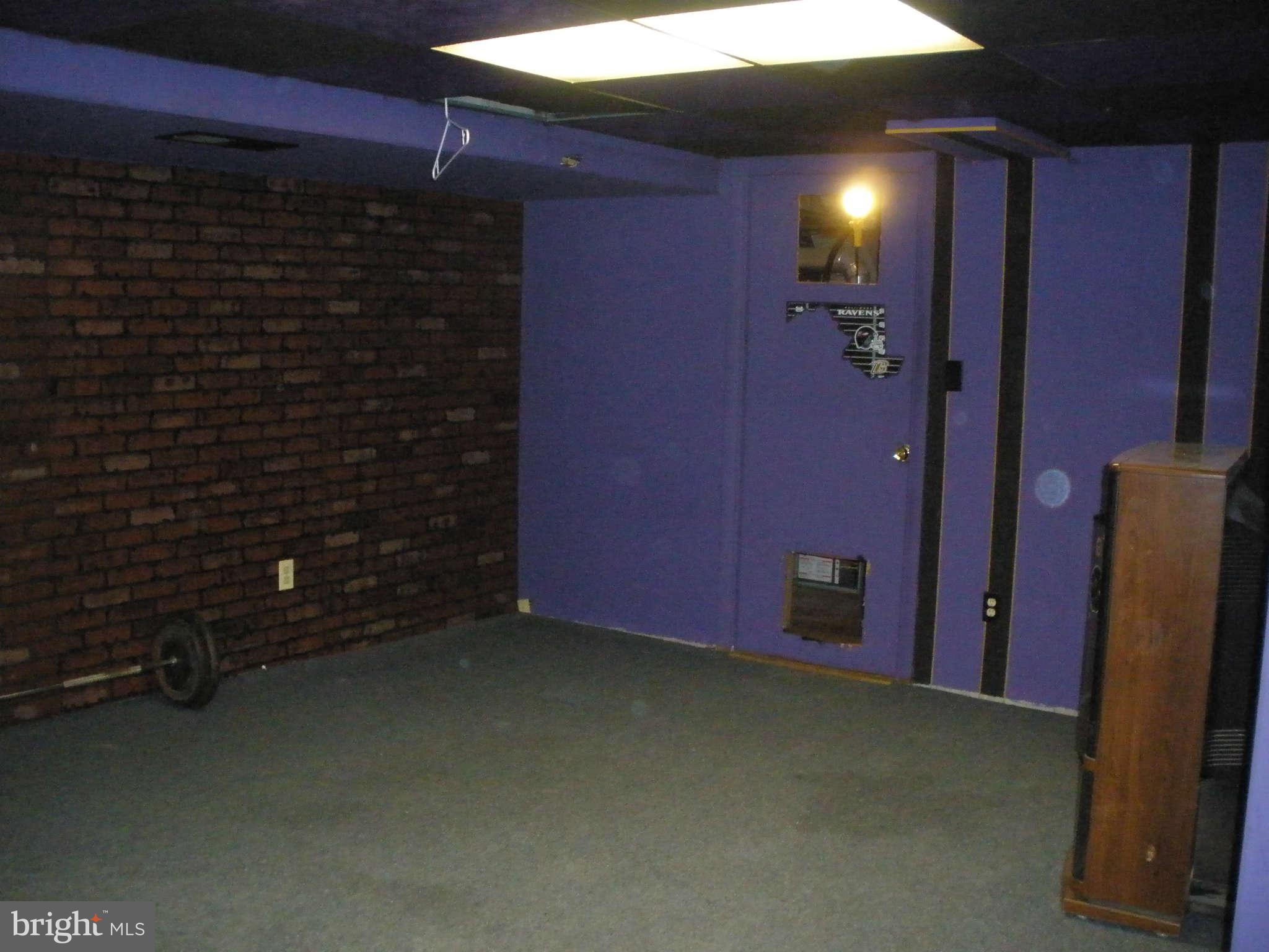 964 Arncliffe Road Baltimore, MD 21221 - Photo 12 of 16 Family Room