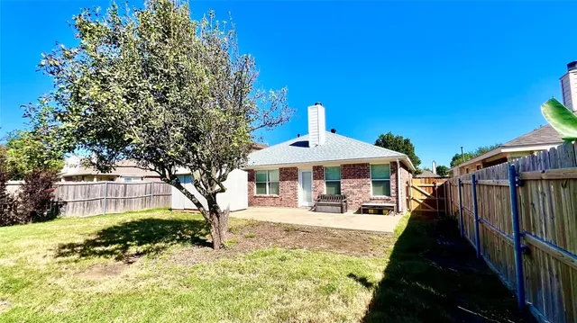 a house view with a outdoor space