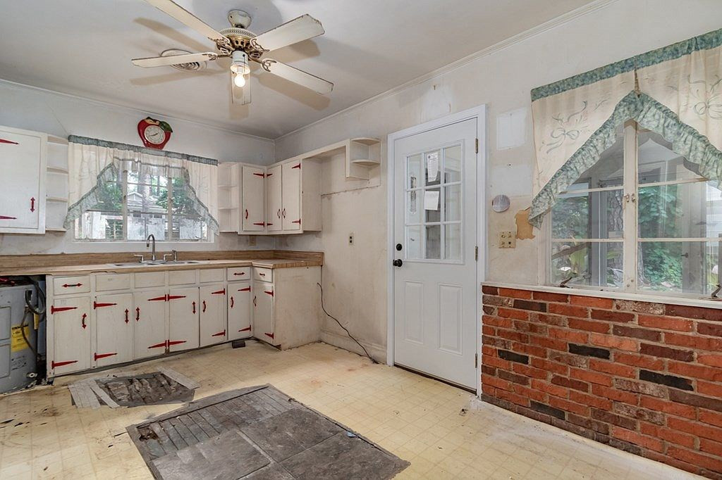2417 Comanche Road Augusta, GA 30904 - Photo 5 of 21