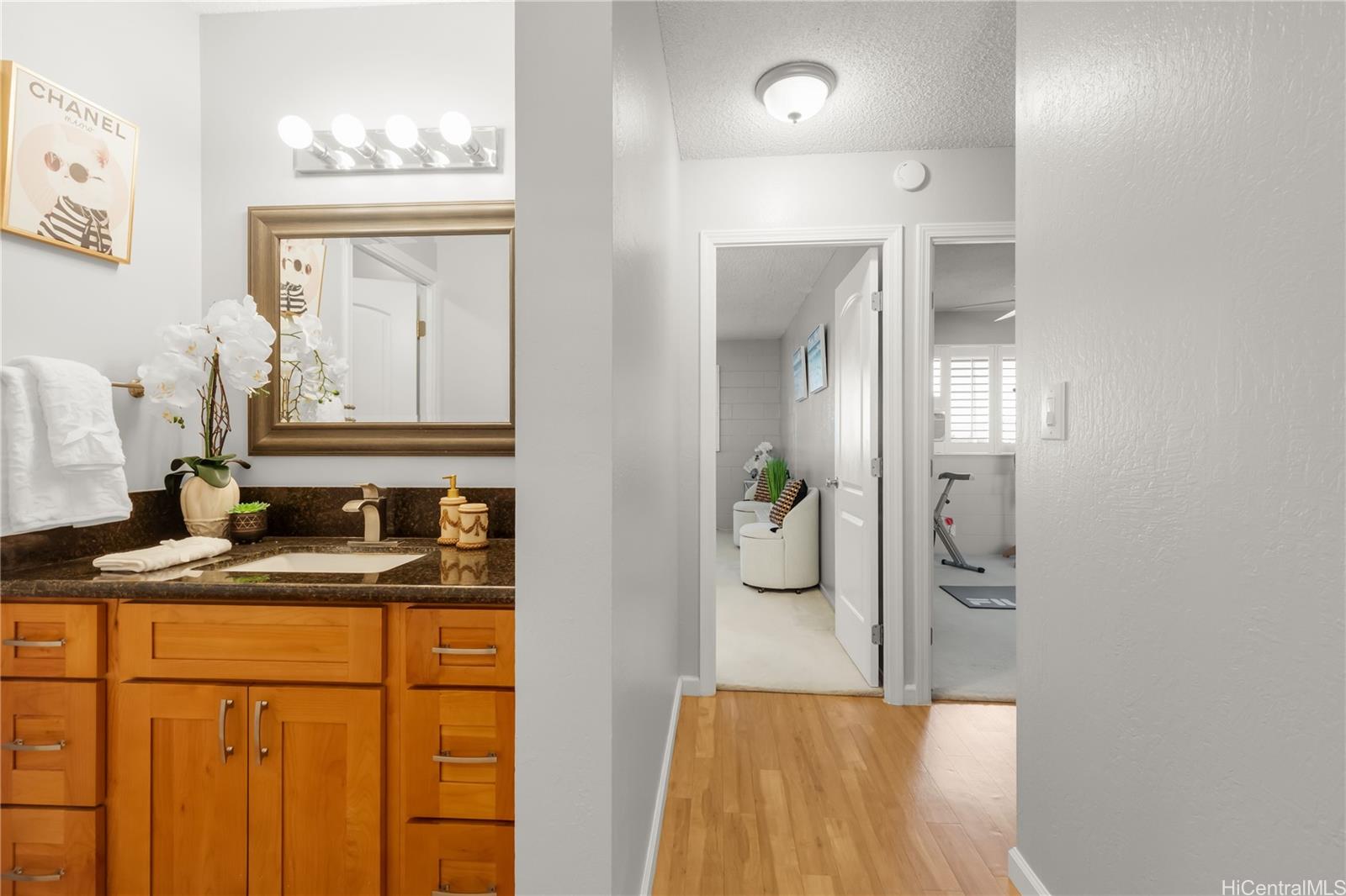 4280 Salt Lake Boulevard, Unit D23 Honolulu, HI 96818 - Photo 21 of 25 2nd floor bathroom