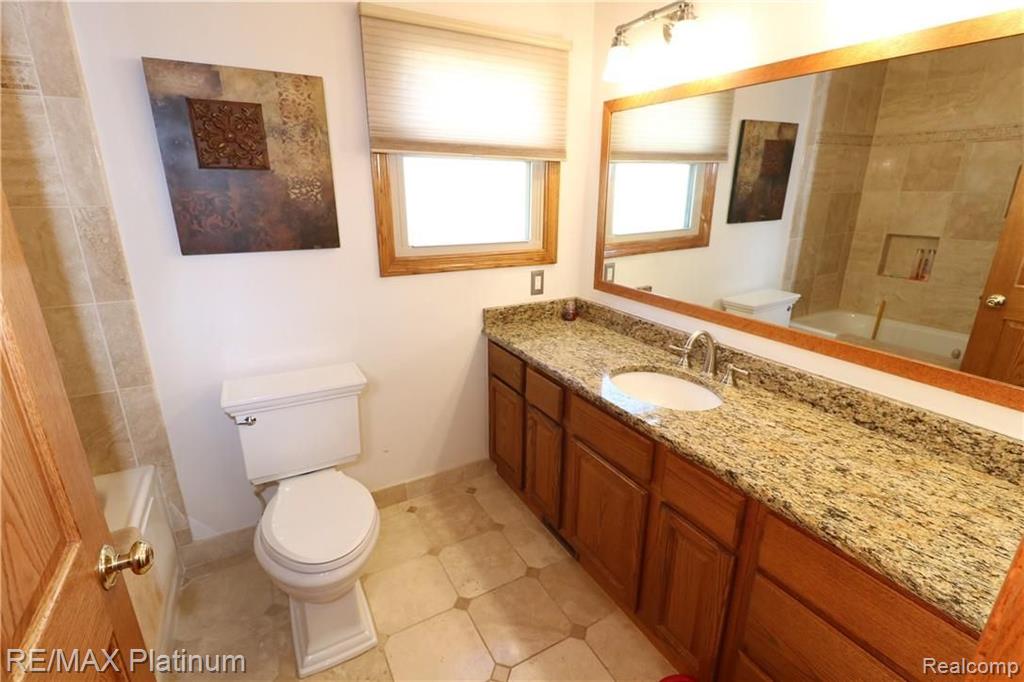 41890 Ridge Road East Novi, MI 48375 - Photo 17 of 27