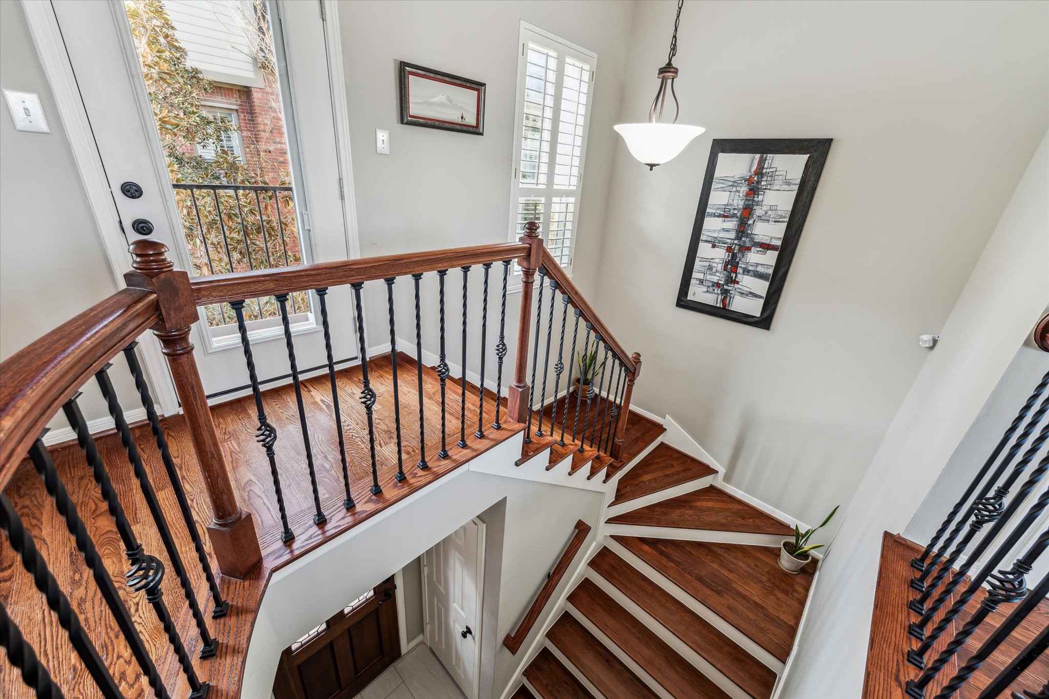 920 Cohn Street Houston, TX 77007 - Photo 4 of 24 Beautiful staircase
