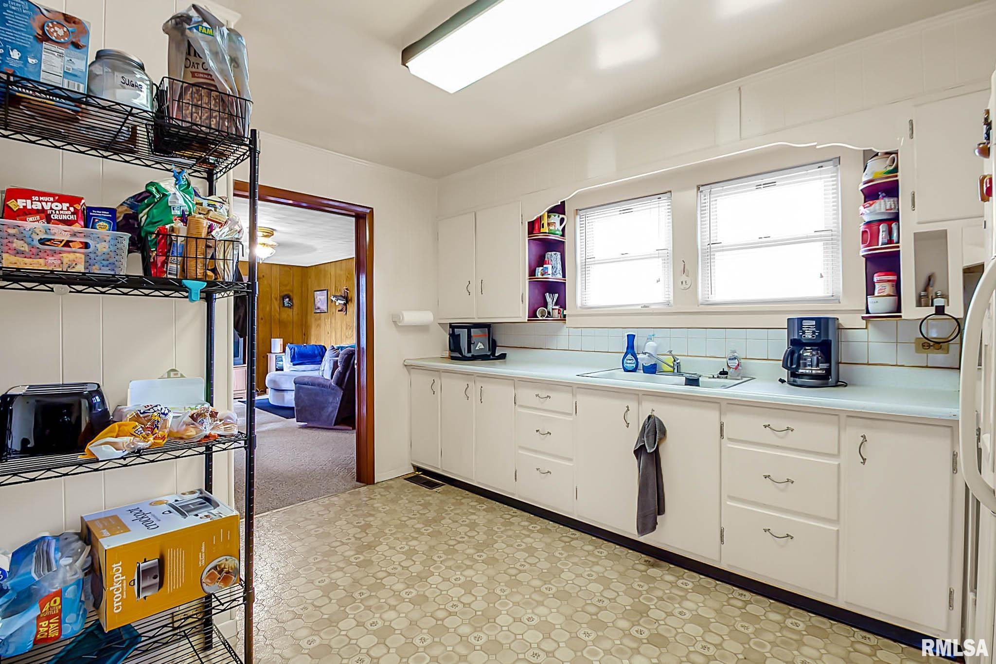 12563 Rend City Road Benton, IL 62812 - Photo 8 of 18