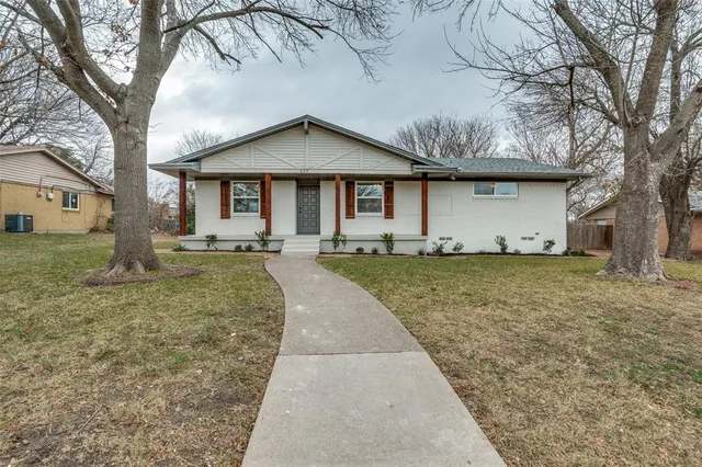 $310,000 | 225 Highridge Drive, DeSoto, TX 75115