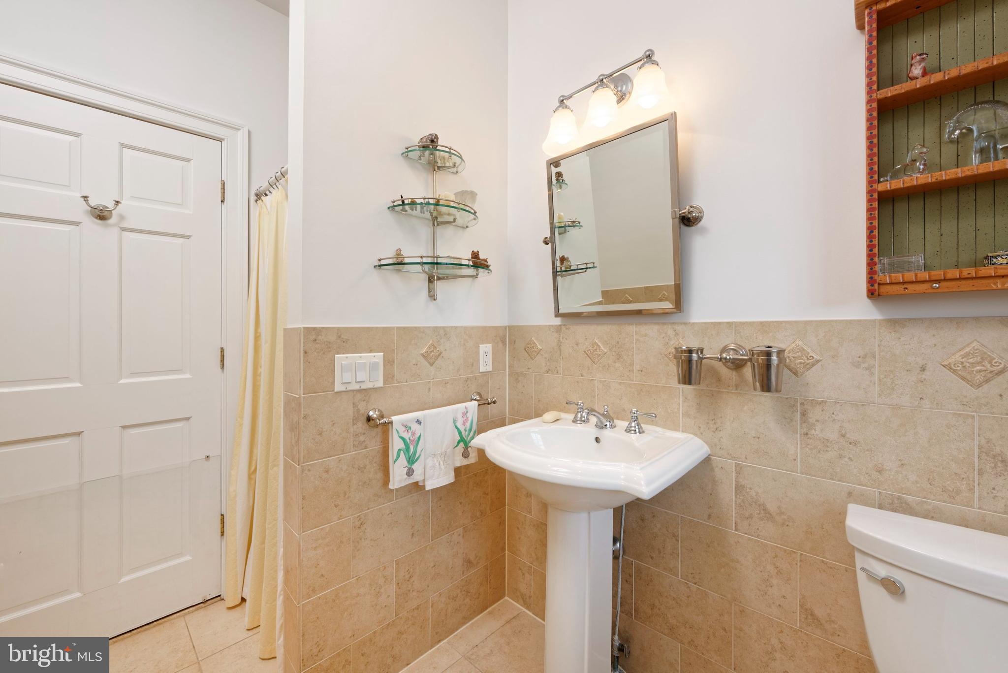 4392 Carrington Road Markham, VA 22643 - Photo 32 of 59 Full bath in the studio/home office