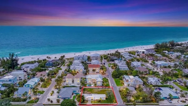 $1,995,000 | 121 48th Street, Holmes Beach, FL 34217