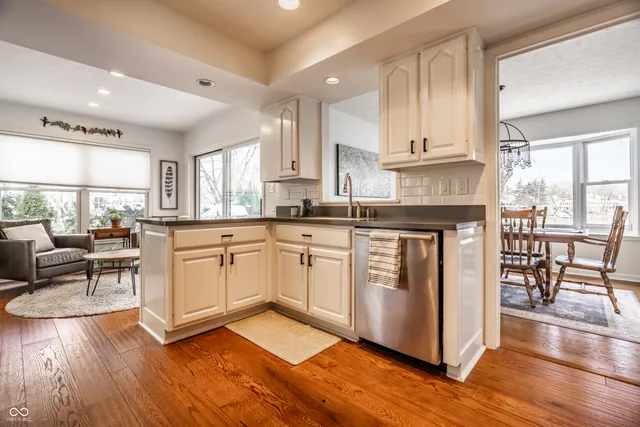 $799,900 | 3312 Bay Rd S Drive, Indianapolis, IN 46240