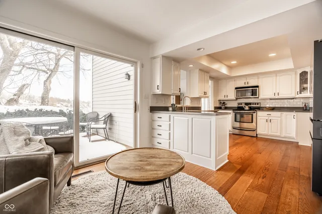 $799,900 | 3312 Bay Rd S Drive, Indianapolis, IN 46240