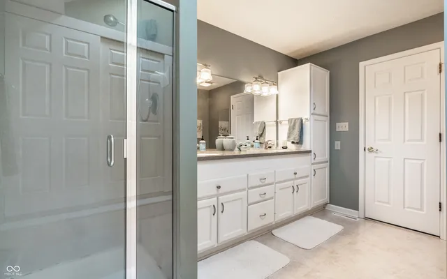 $799,900 | 3312 Bay Rd S Drive, Indianapolis, IN 46240