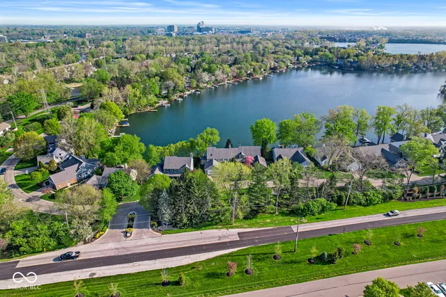 $799,900 | 3312 Bay Rd S Drive, Indianapolis, IN 46240