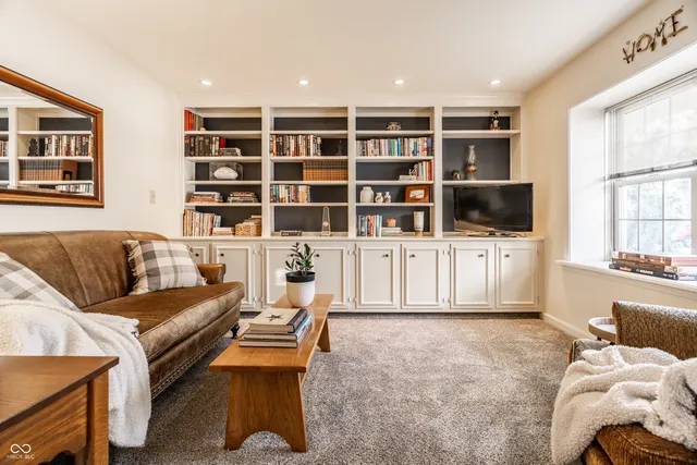 $799,900 | 3312 Bay Rd S Drive, Indianapolis, IN 46240