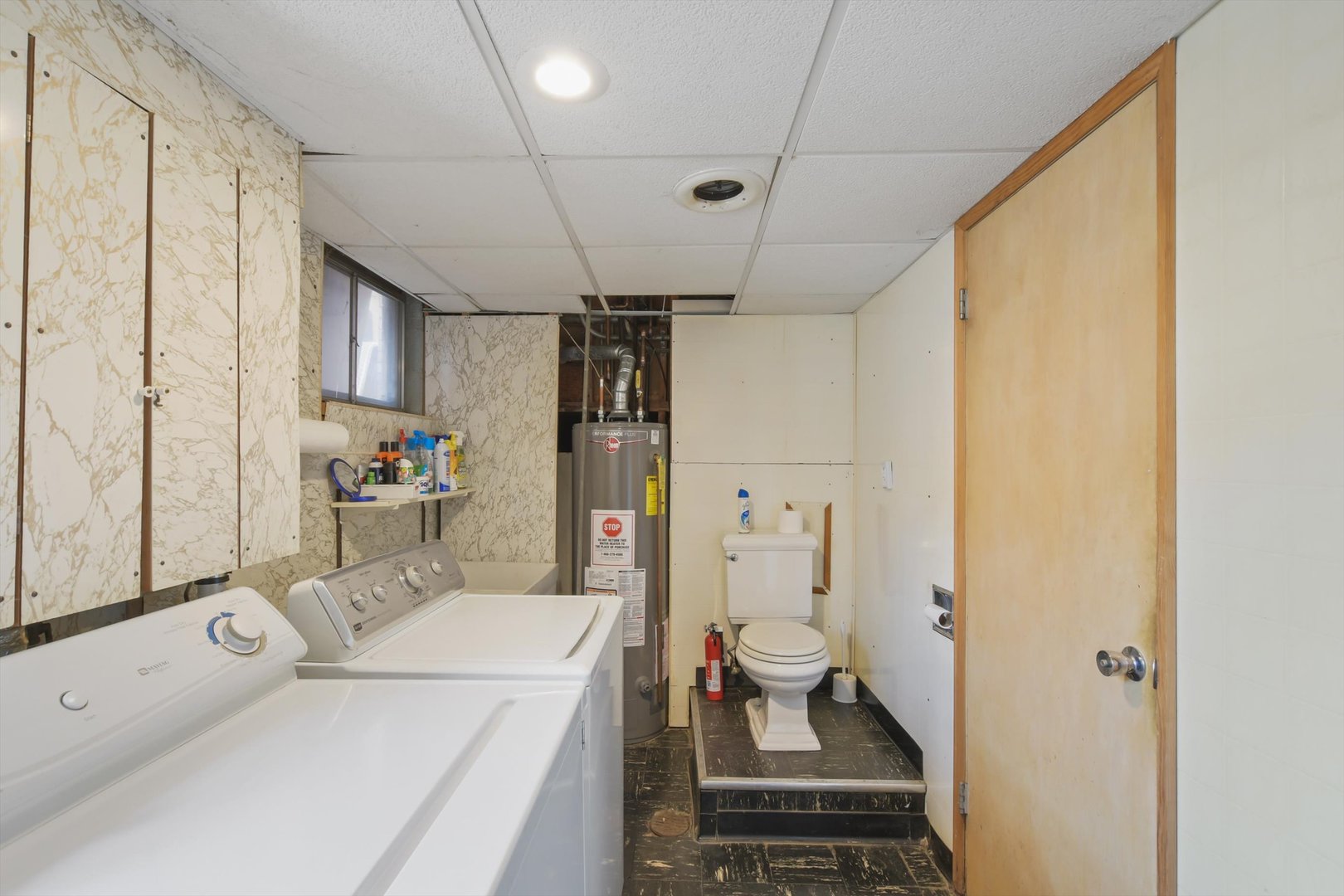 129 Charing Cross Road Lombard, IL 60148 - Photo 16 of 18 a en suite bathroom with a sink a mirror and a shower