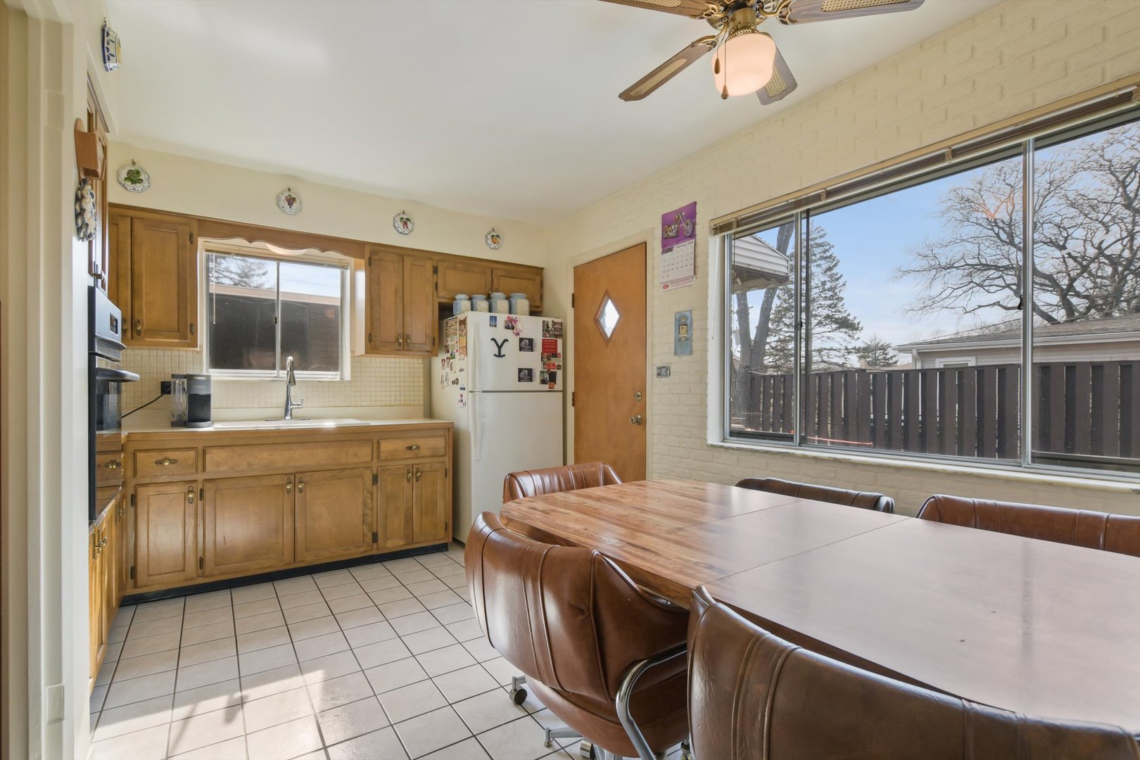 129 Charing Cross Road Lombard, IL 60148 - Photo 4 of 18 a kitchen with a stove a sink and a refrigerator