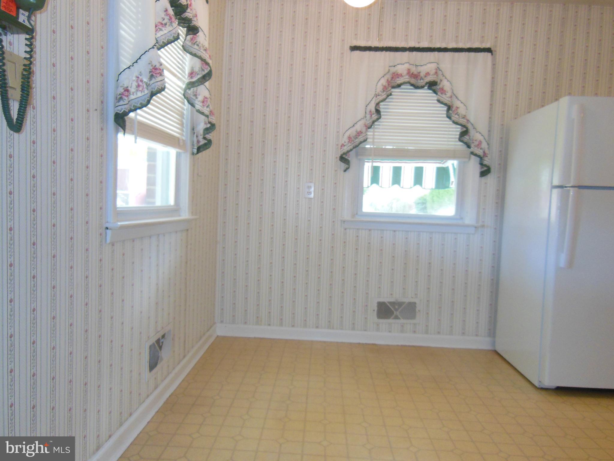 922 Seminole Road Frederick, MD 21701 - Photo 12 of 26 Kitchen Table Space