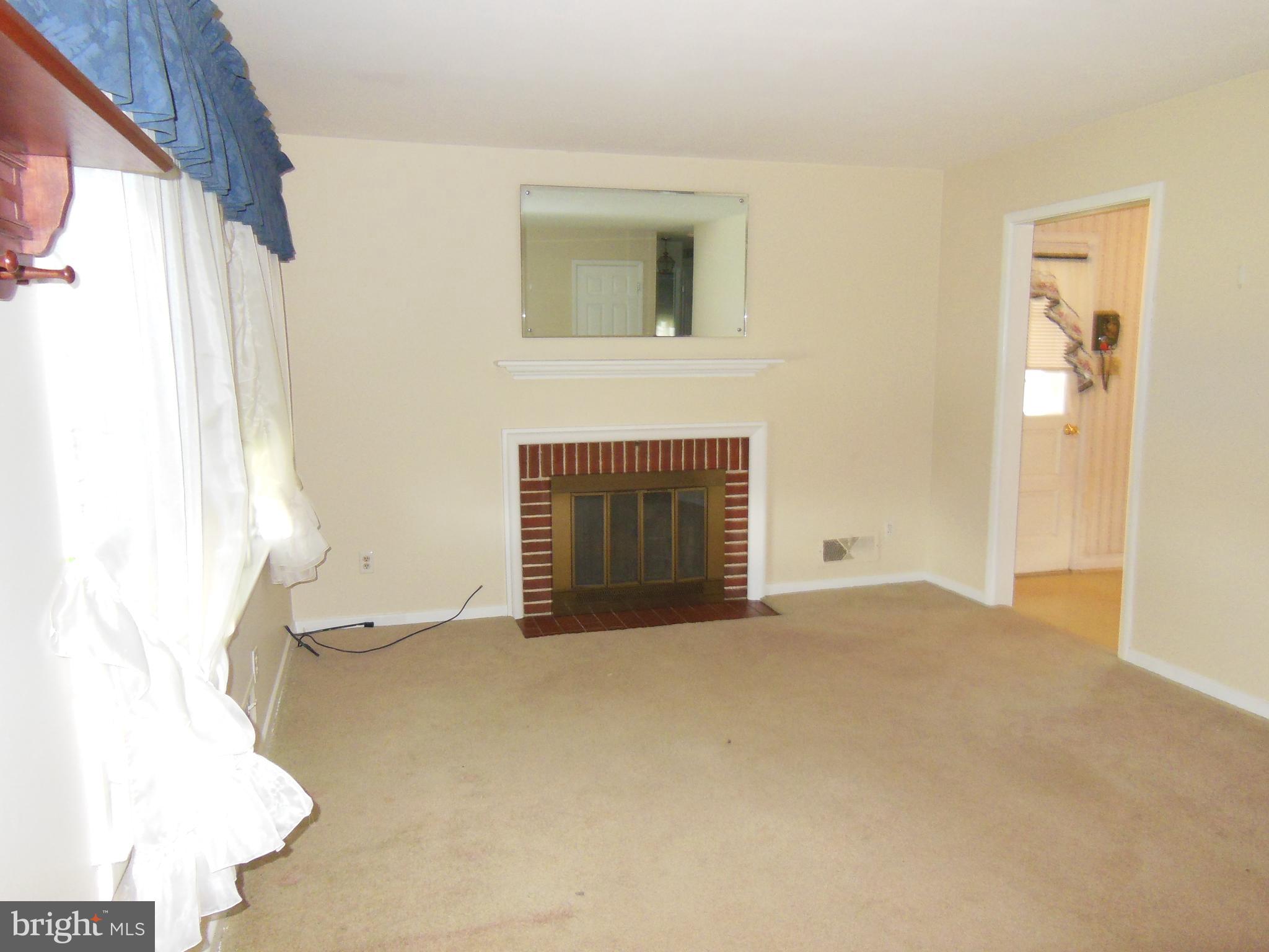 922 Seminole Road Frederick, MD 21701 - Photo 9 of 26 Living Room